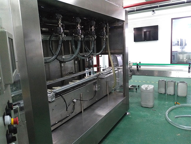 星火南京桶裝定量灌裝機(jī)械生產(chǎn)企業(yè)設(shè)備車間